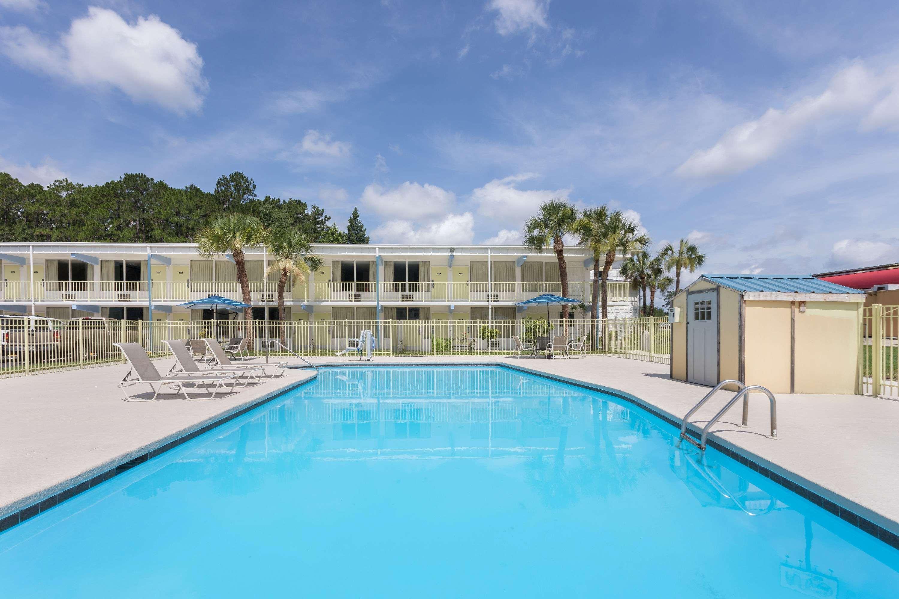 Super 8 By Wyndham Kingsland I-95 Naval Base Area Hotell Exteriör bild